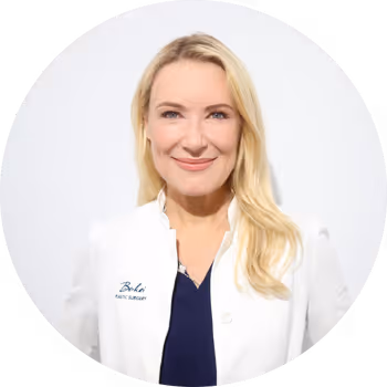 Porträt von Dr. Julia Berkei, Fachärztin für plastische und ästhetische Chirurgie in Frankfurt am Main