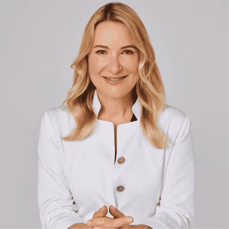 Porträt von Dr. Julia Berkei, Fachärztin für plastische und ästhetische Chirurgie in Frankfurt am Main