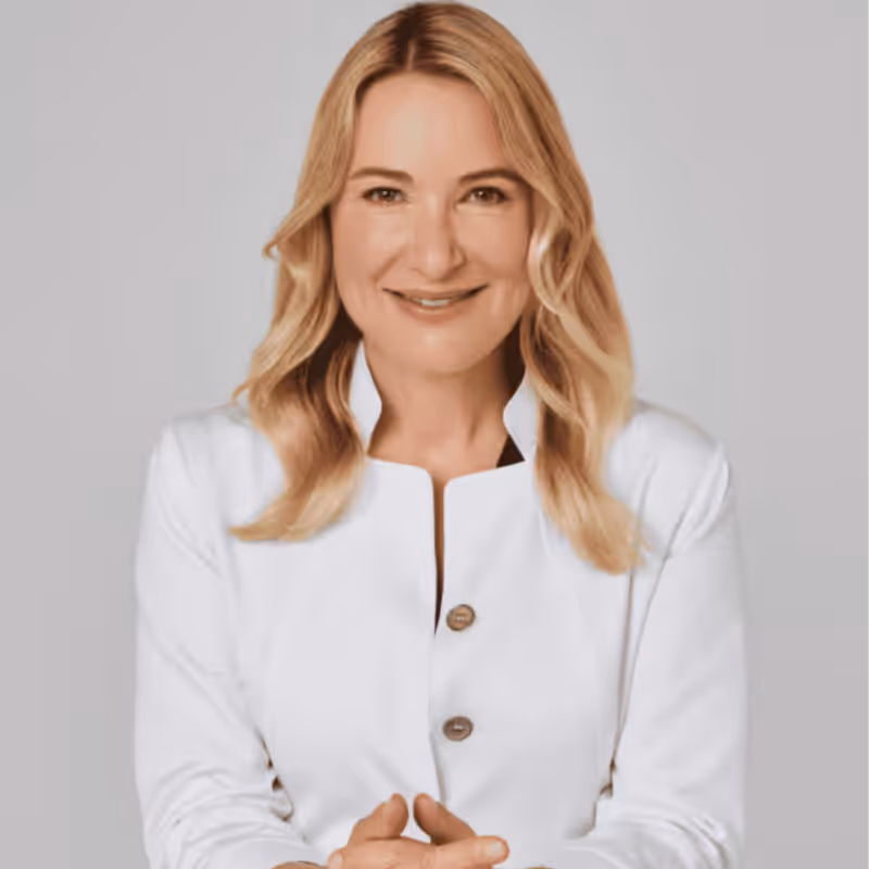 Portrait of Dr. Julia Berkei, specialist in plastic and aesthetic surgery in Frankfurt am Main