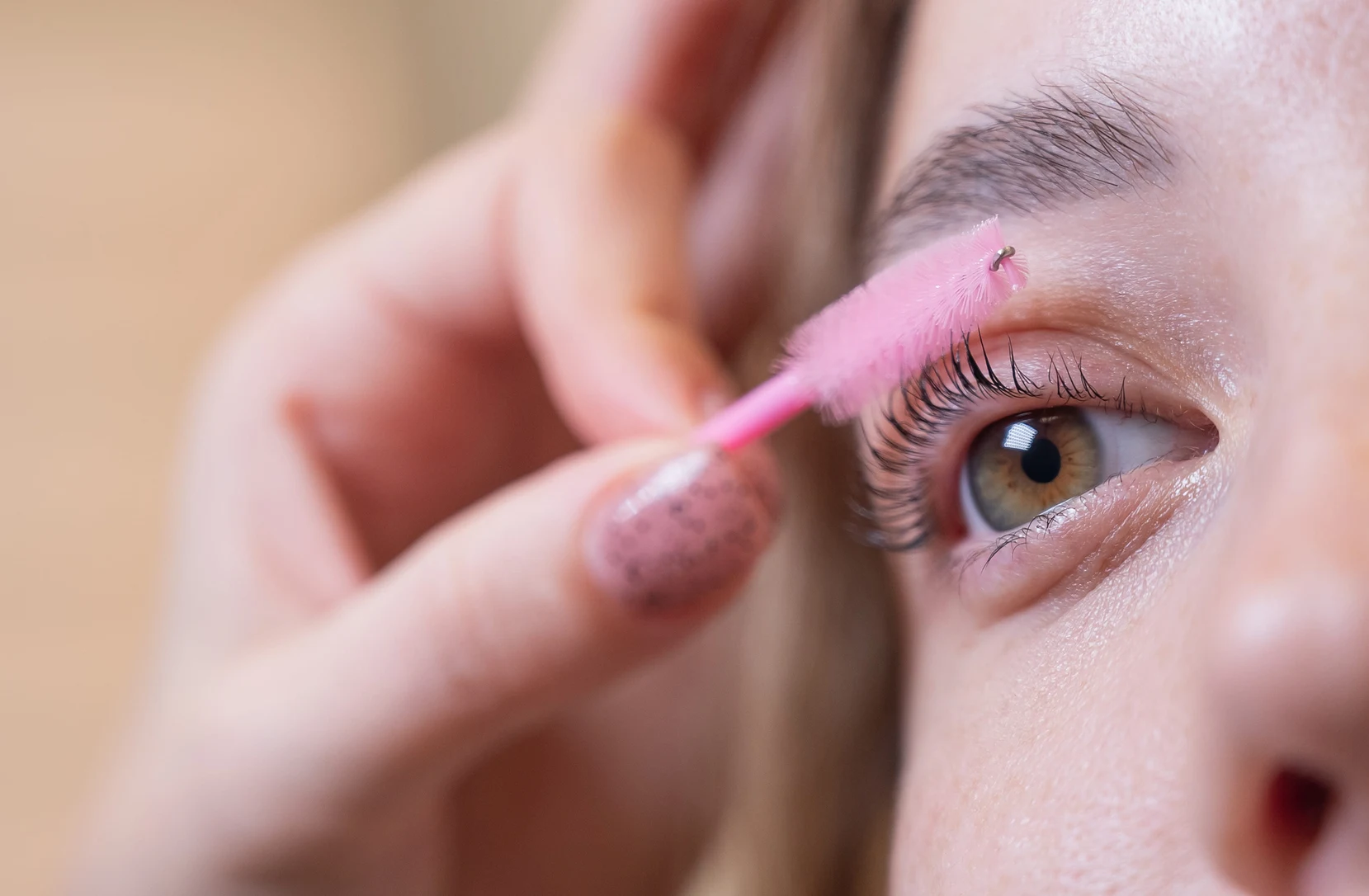 Primo piano ciglia con effetto lift naturale