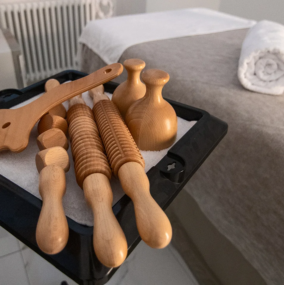 Mu Massage con strumenti in legno tecnica orientale centro estetico Lugano