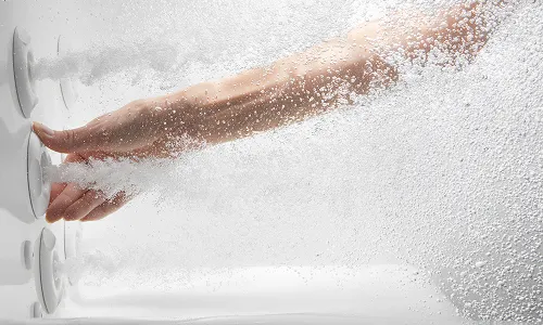 Marble-like wall swatch featuring a modern palette.