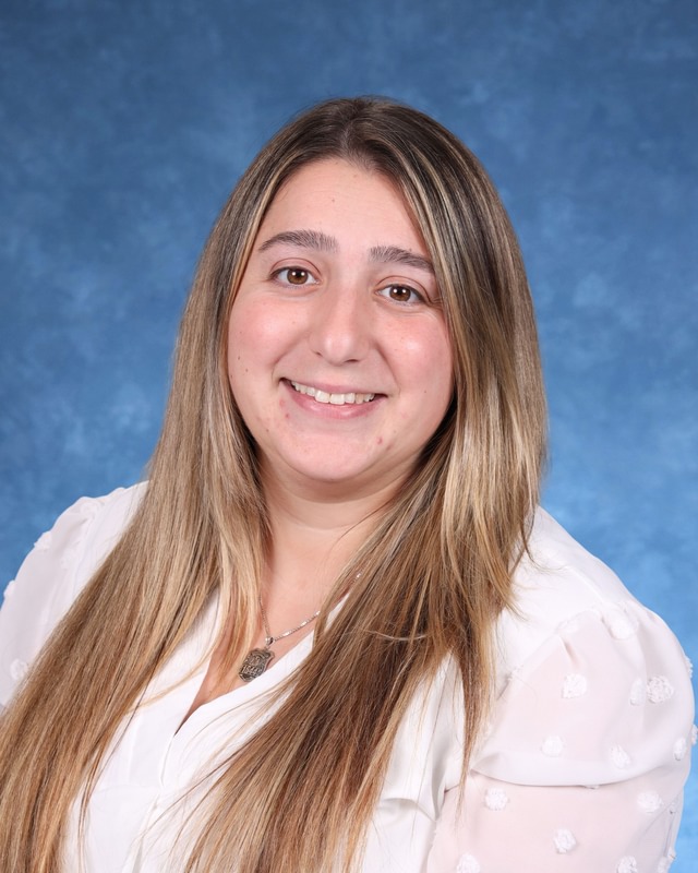 Staff member portrait photo of Gabriela Nuara