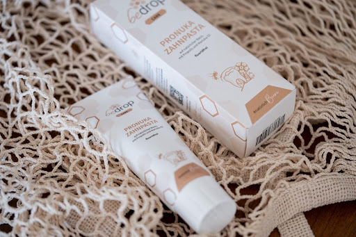 Zahnpflege aus dem Bienenstock: bedrop Pronuka Zahnpasta im ehrlichen Test