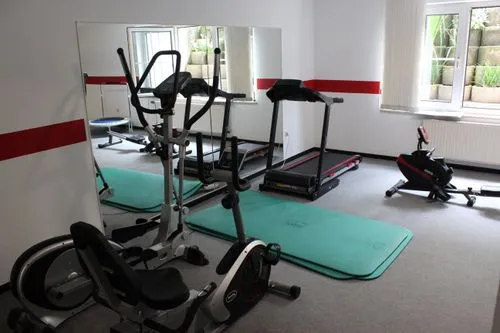 Cardiogeräte Praxisraum bei Physioteam Longerich in Köln.