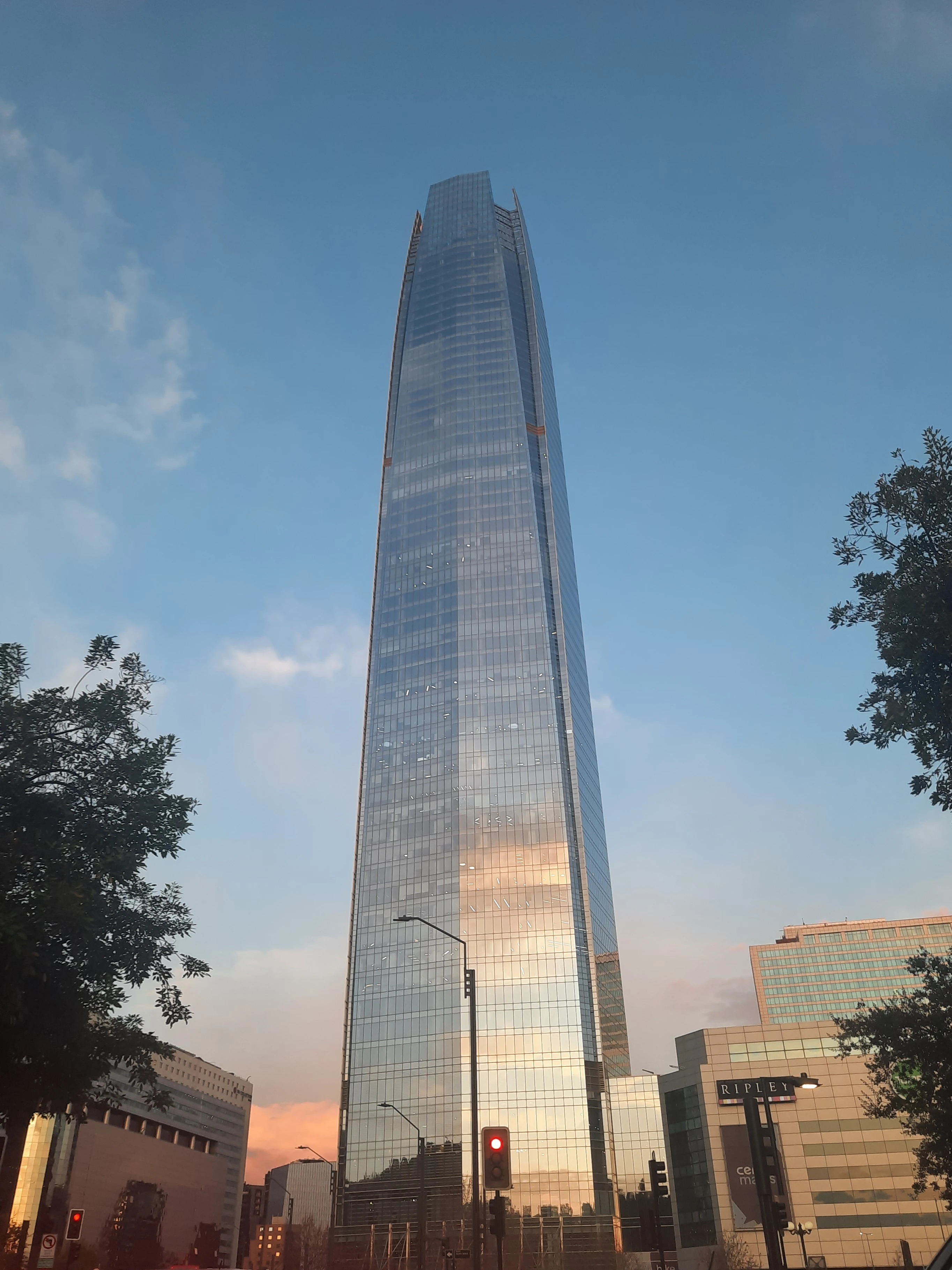 Edificio en Providencia, referencia del mercado inmobiliario en Santiago