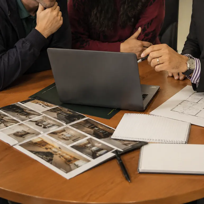 ¿Conviene comprar una propiedad con un corredor?