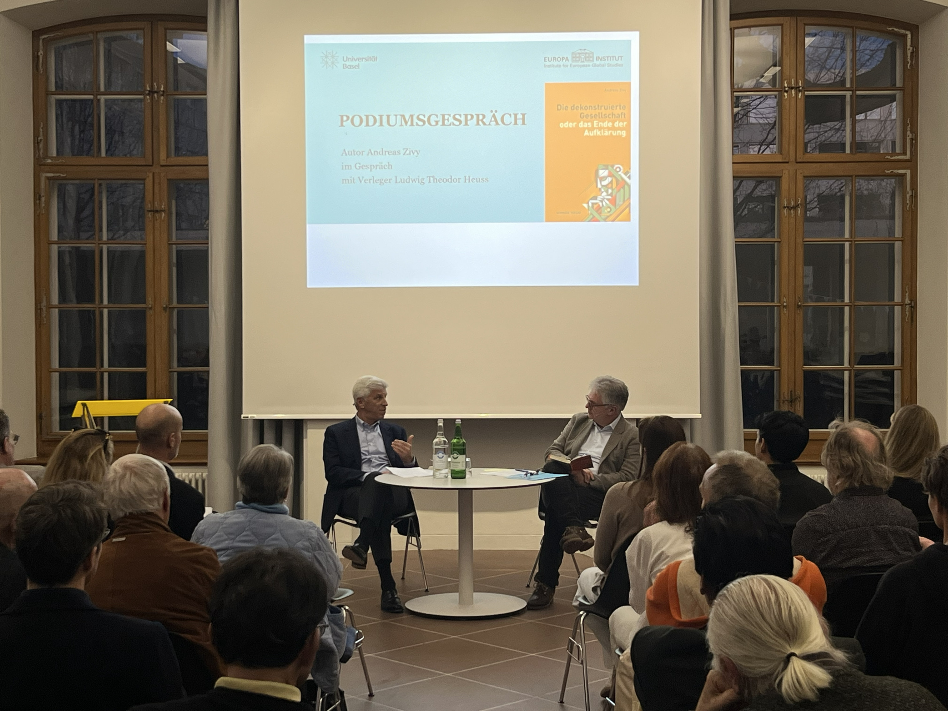 Andreas Zivy während der Buchvernissage im Gespräch mit Prof. Dr. Ludwig Theodor Heuss.