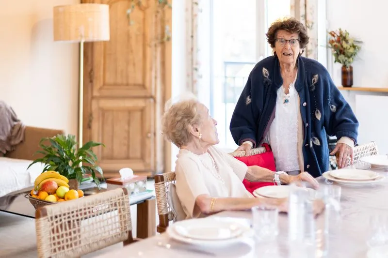 Cosima : une alternative humaine et chaleureuse aux EHPAD pour les personnes âgées en perte d’autonomie