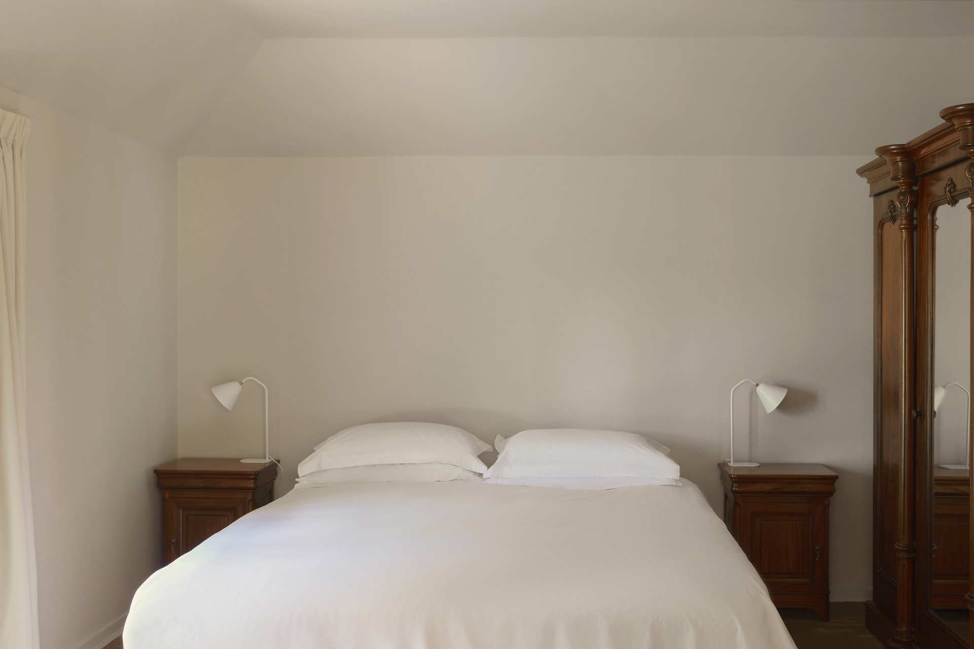 King Size Bed in Luxury highland Cottage at Boath House Estate Near Nairn