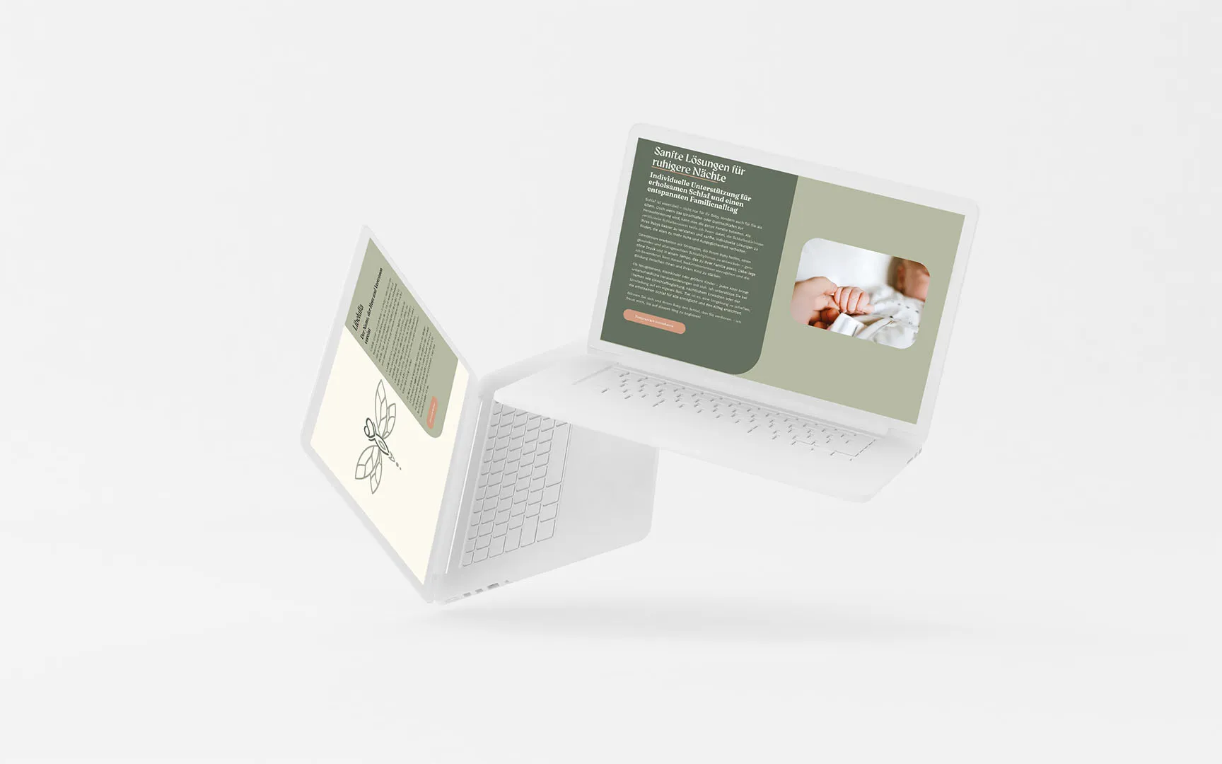 Zwei schwebende Macbooks mit einem Website Mockup.
