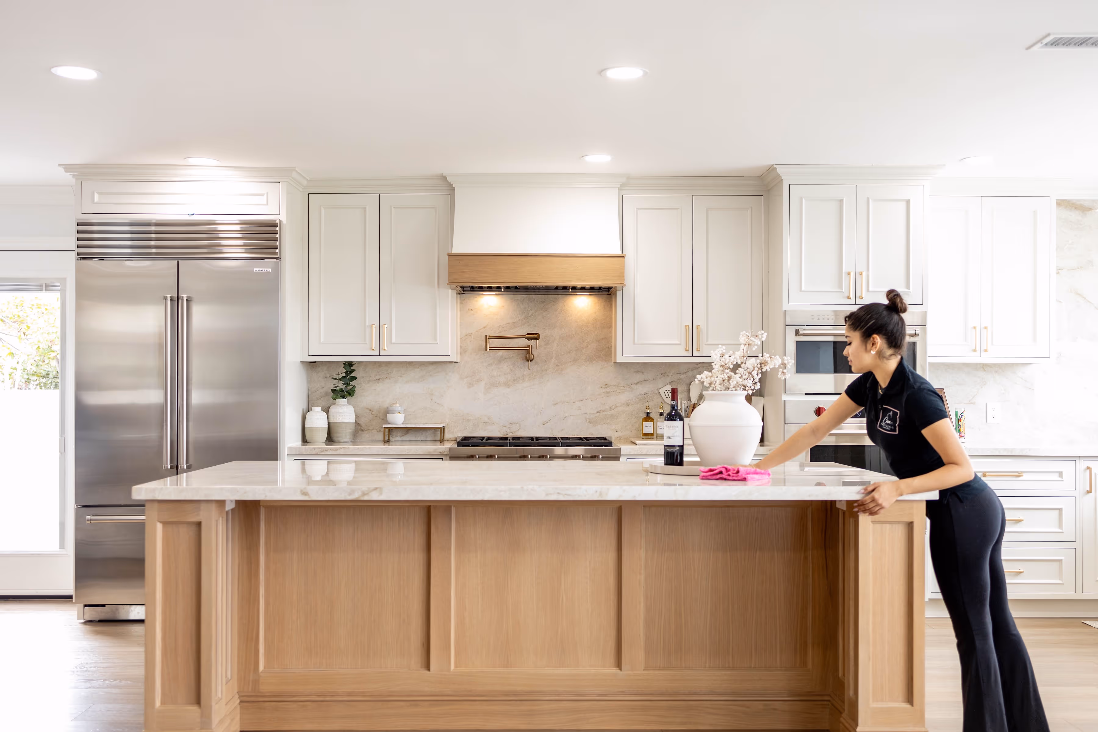 We are local professionals for deep house cleaning, floor tile & carpet cleaning, home window cleaning, kitchen & bathroom cleaning near you in Los Angeles.