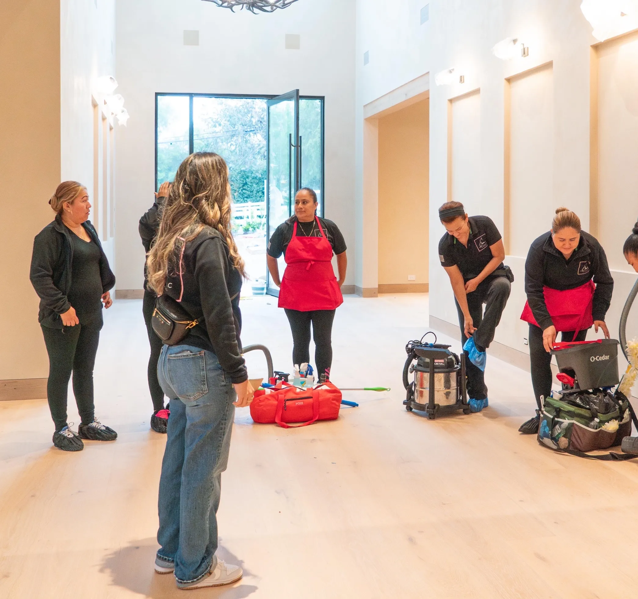 We are one of the best local cleaning companies providing residential and commercial post-construction deep clean-up services near your location in Los Angeles.