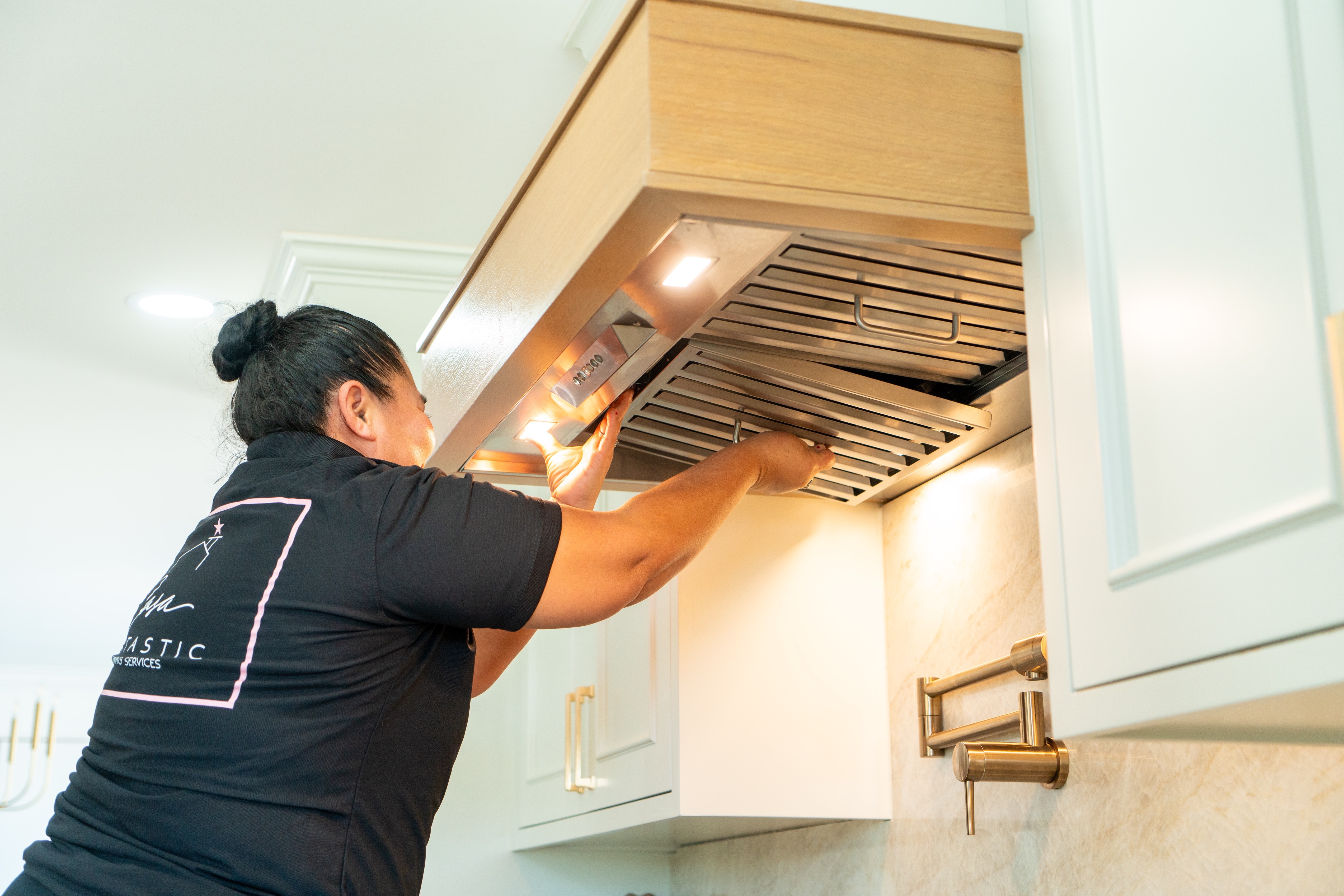 Keep your home spotless with Casa Fantastic’s trusted bi-weekly cleaning service in Los Angeles. Professional, flexible, and locally owned since 2013.