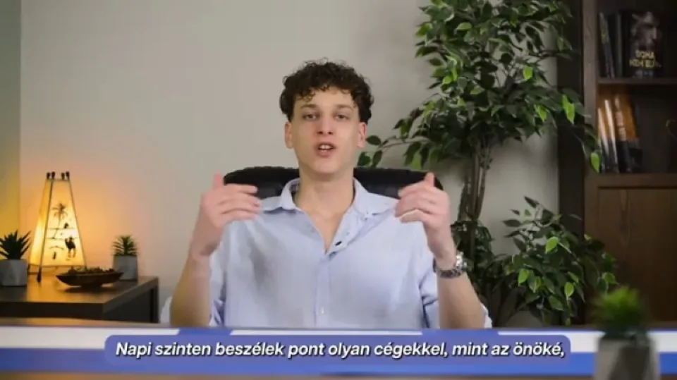 Szabó Barnabás a bemutató videóban