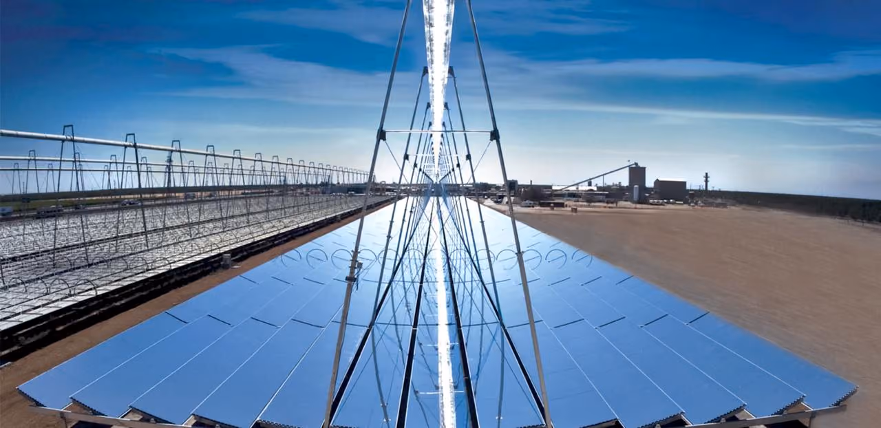 Solar mirrors array in Rajasthan for renewable energy project