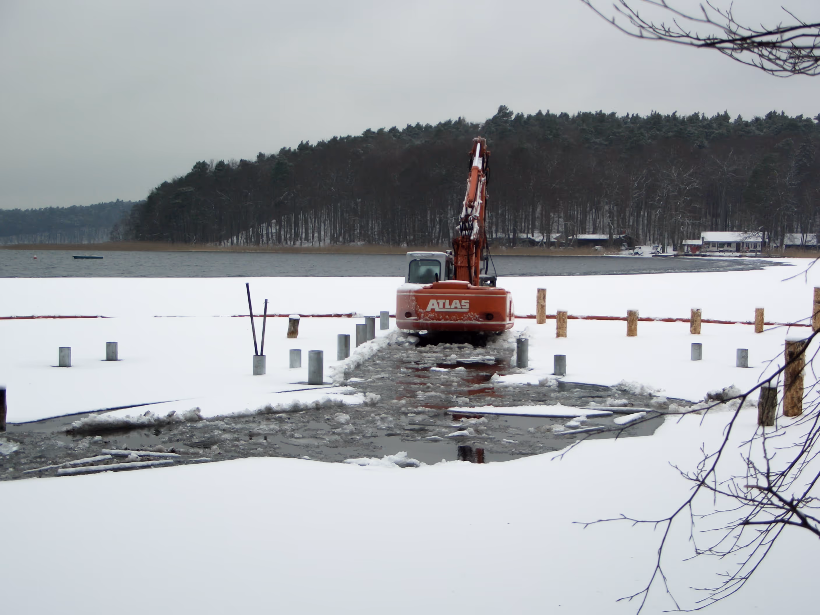 Gründungsarbeiten für eine neue Bootsverleihanlage am Stechlinsee