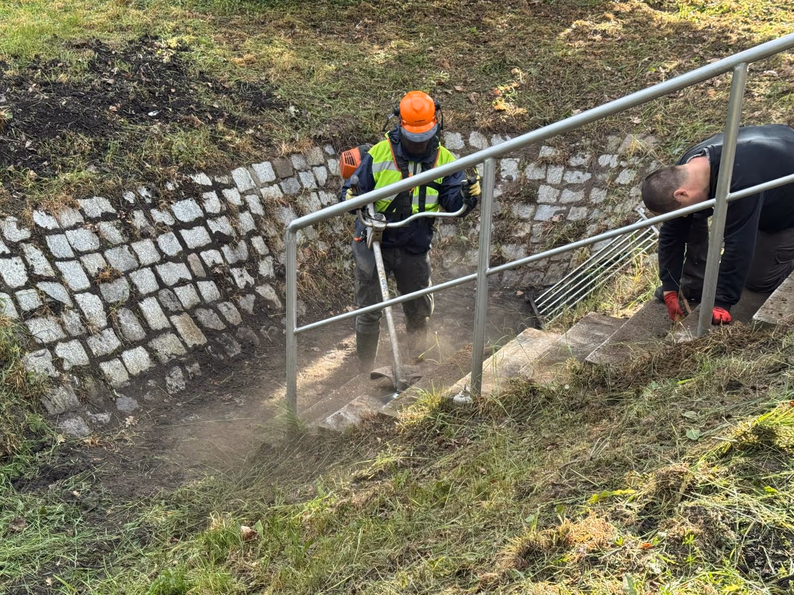 Gartenbaugehilfe für Pflegeeinsätze an Uferanlagen