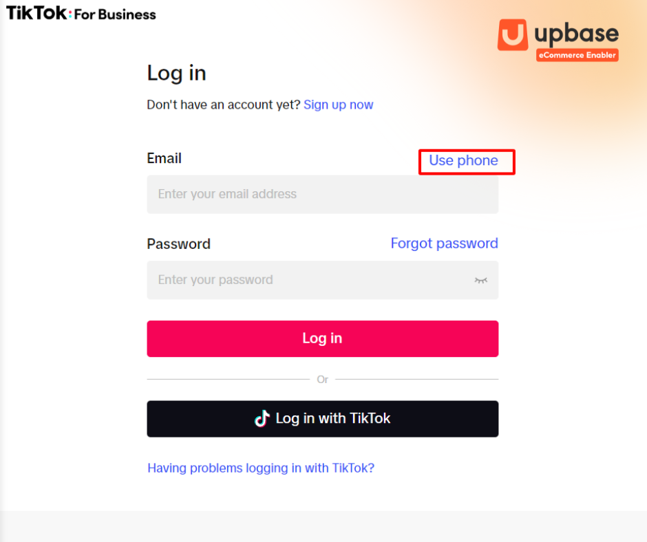 Để đăng nhập bằng số điện thoại, bạn chọn vào “Use phone”