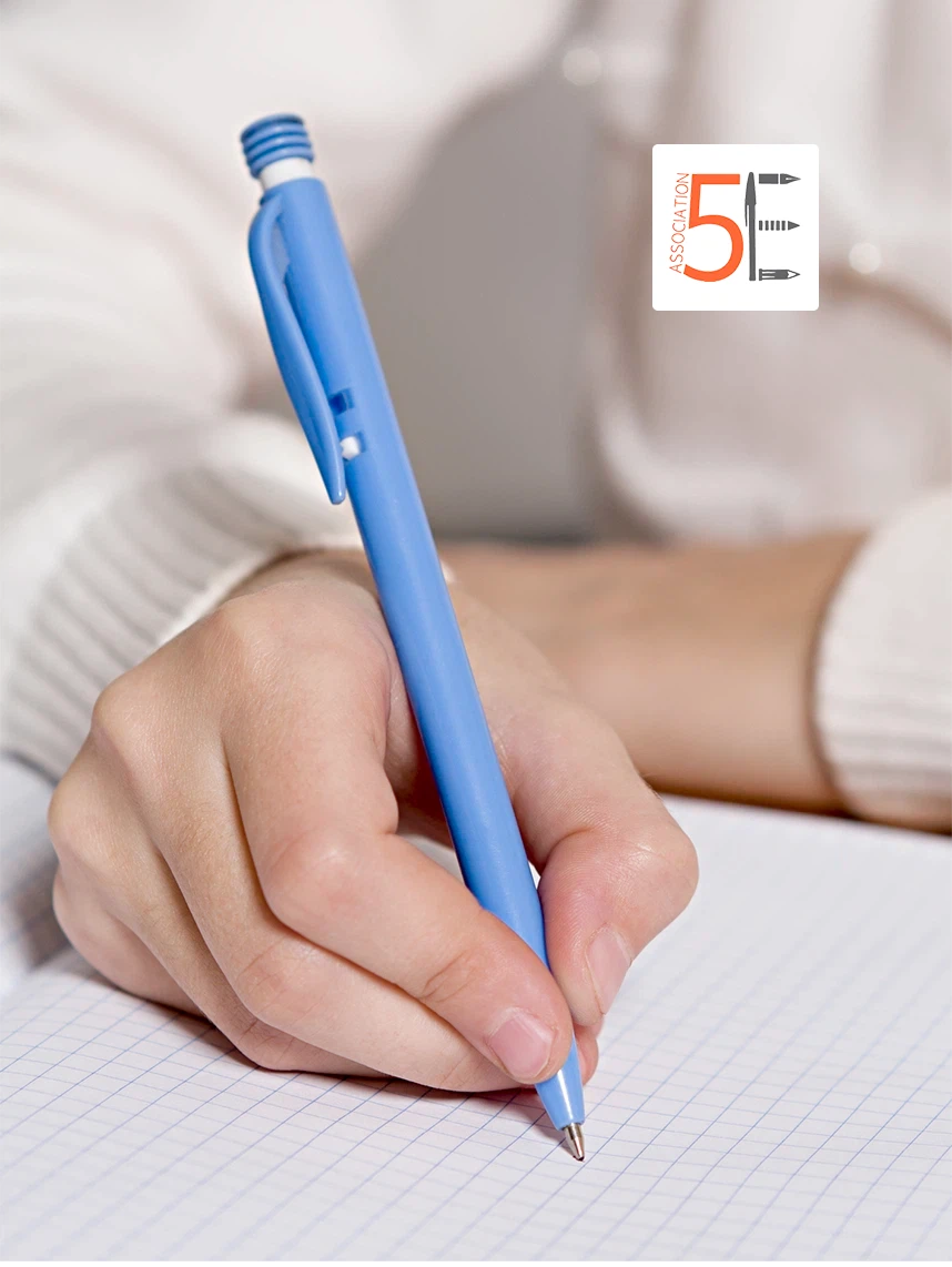 enfant en cours de rééducation de l'écriture à Annecy
