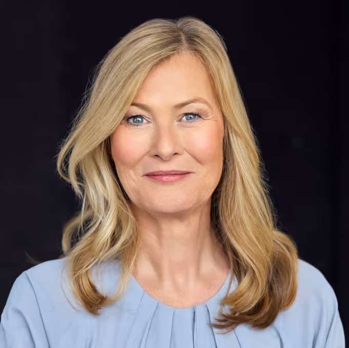 IRIS LANZ STRATEGY CONSULTANT AND PROJECT DEVELOPER FOR SOCIAL INNOVATIONS