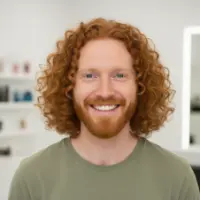 Kundenbewertung Glow Stories Hannover - Zufriedene Kundin nach Haarschnitt