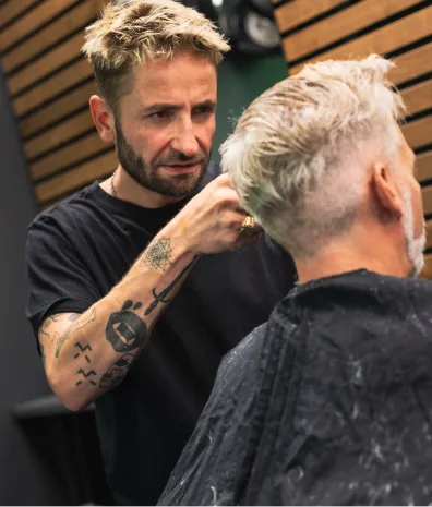 Vision von Glow Stories - Moderne Friseursalon-Atmosphäre in Hannover.