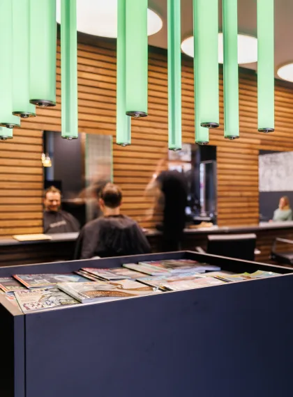 Glow Stories Salon List - Moderne Haartechniken und Service.