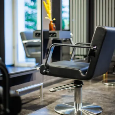 Friseur-Trainingsmodell bei Glow Stories Hannover - 50% Rabatt.