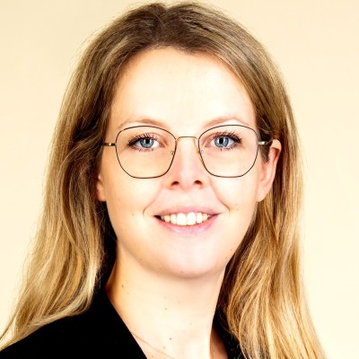 Senior E-Commerce Specialist - DR. EMI ARPA