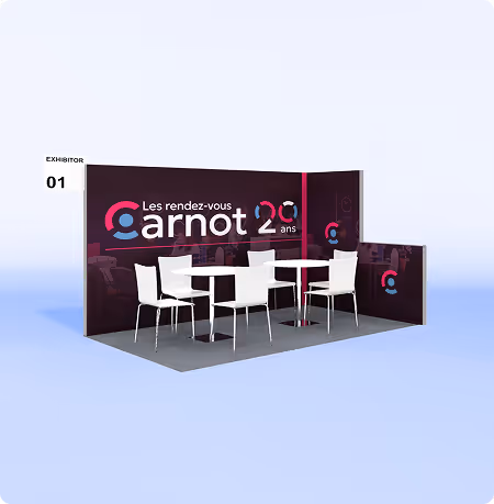 Stand d'exposition avec quatre chaises blanches et tables, mur avec le logo Carnot 20 ans.