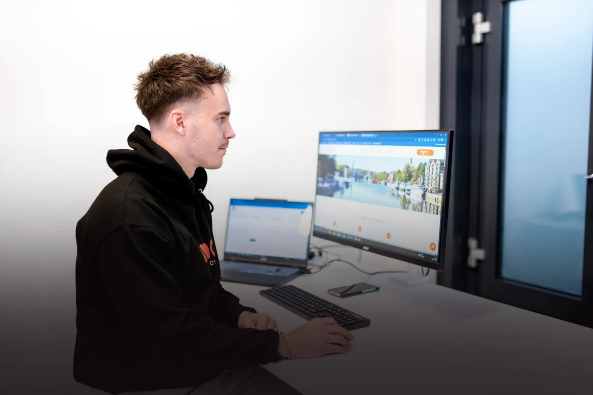 Google-mainoksen tekijä optimoimassa Google-mainontaa