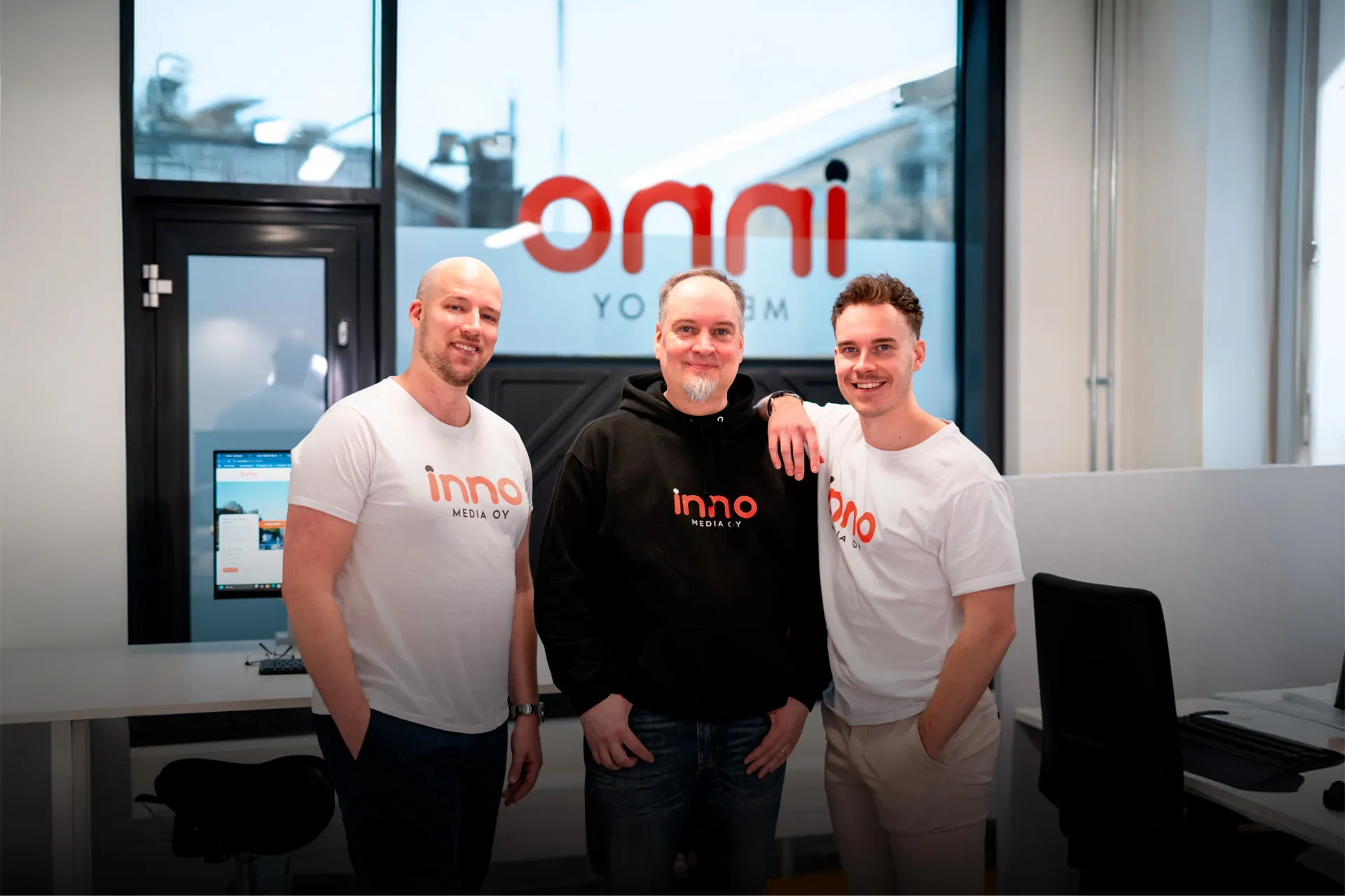 Inno Median henkilöstö toimistolla
