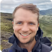 Flowlity employee testimonial portrait