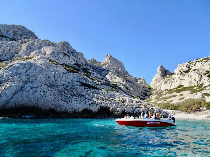 Sortie en bateau en petit groupe dans les calanques