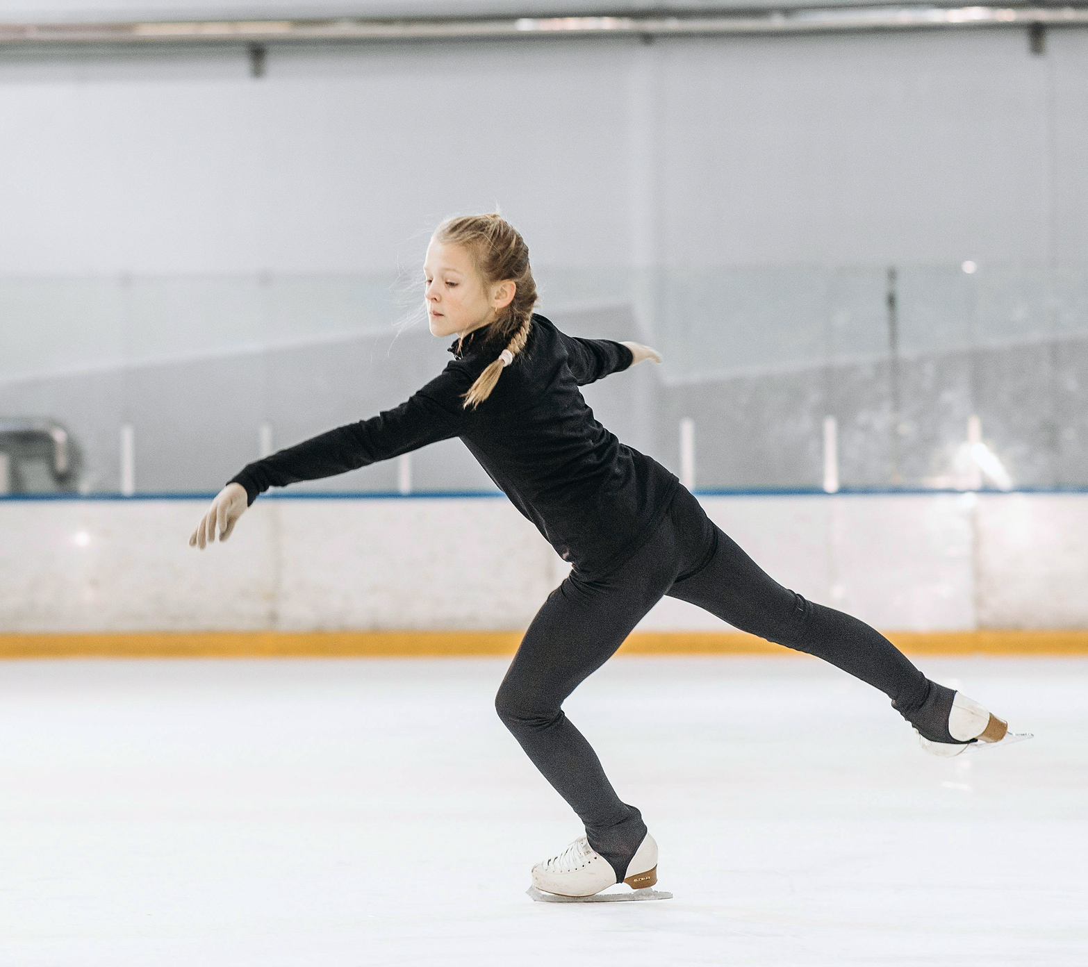 Skating Girl Image
