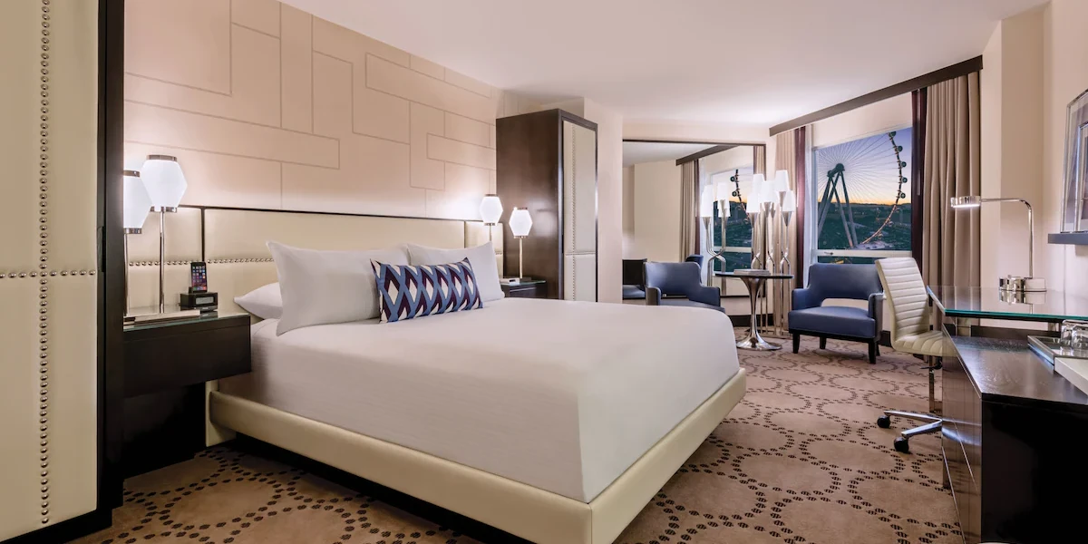 Valley Deluxe Room King Attraction View | Harrah's Las Vegas