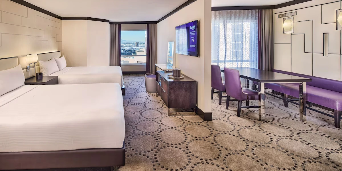 Valley Studio Room Two Queens | Harrah's Las Vegas