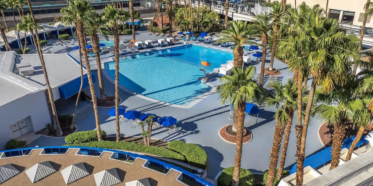 Pool at Horseshoe Las Vegas.