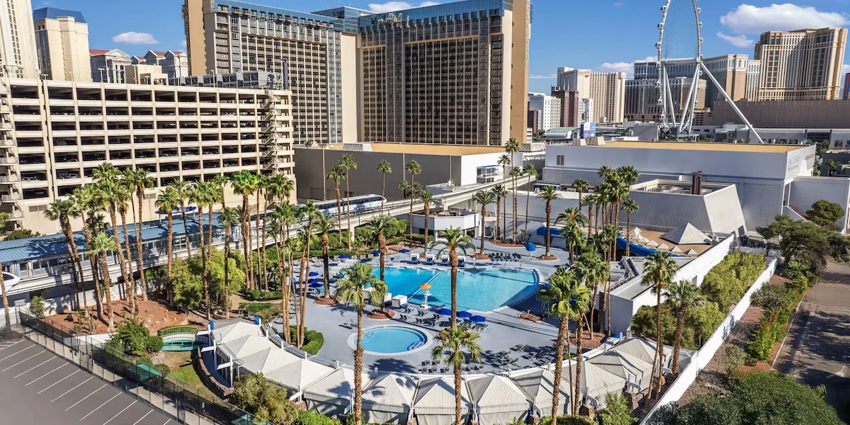 Pool at Horseshoe Las Vegas.