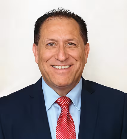martin cueva headshot