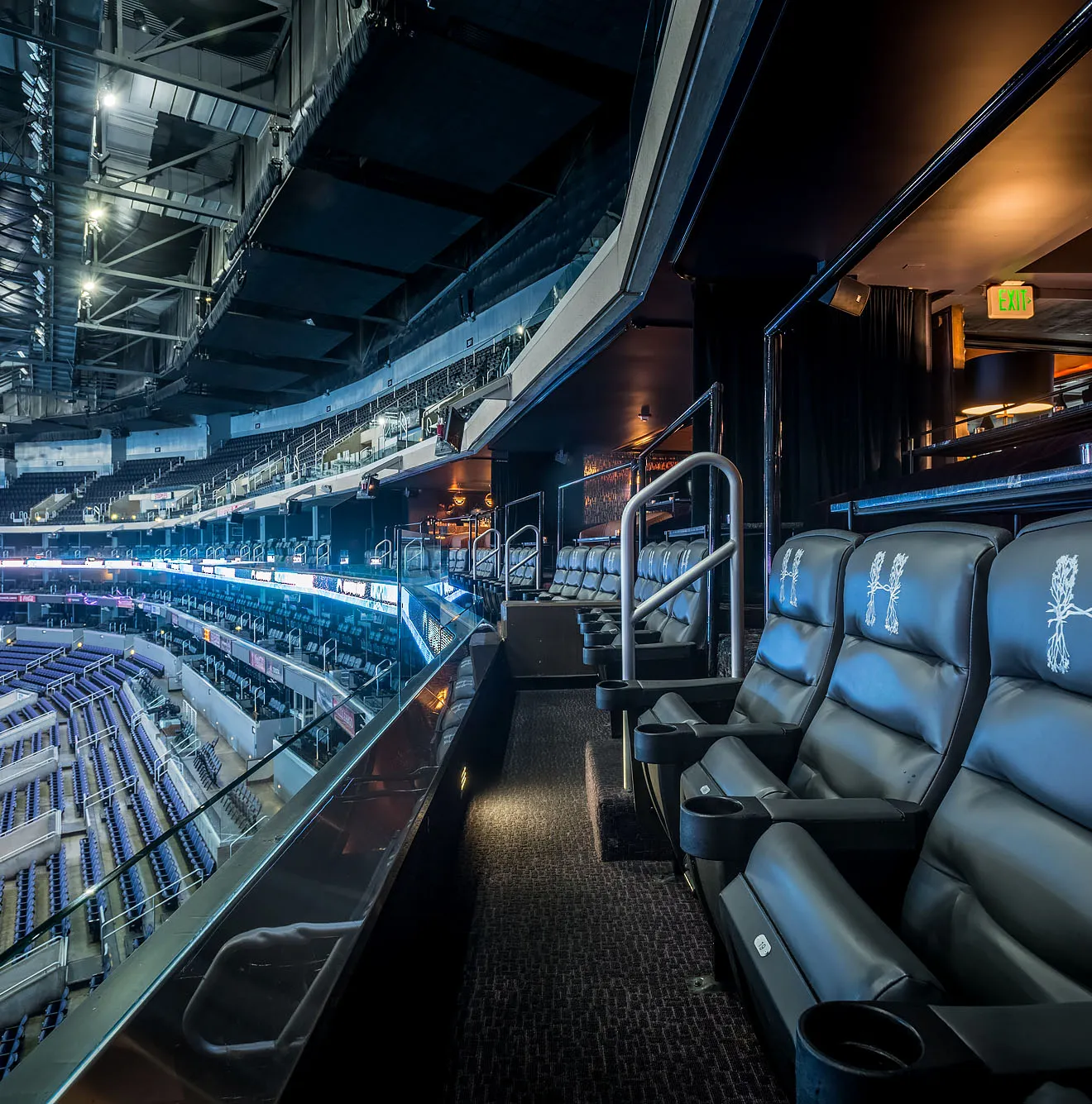 Audience wearing hats (fashion show)
