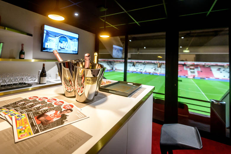 model with sunglasses