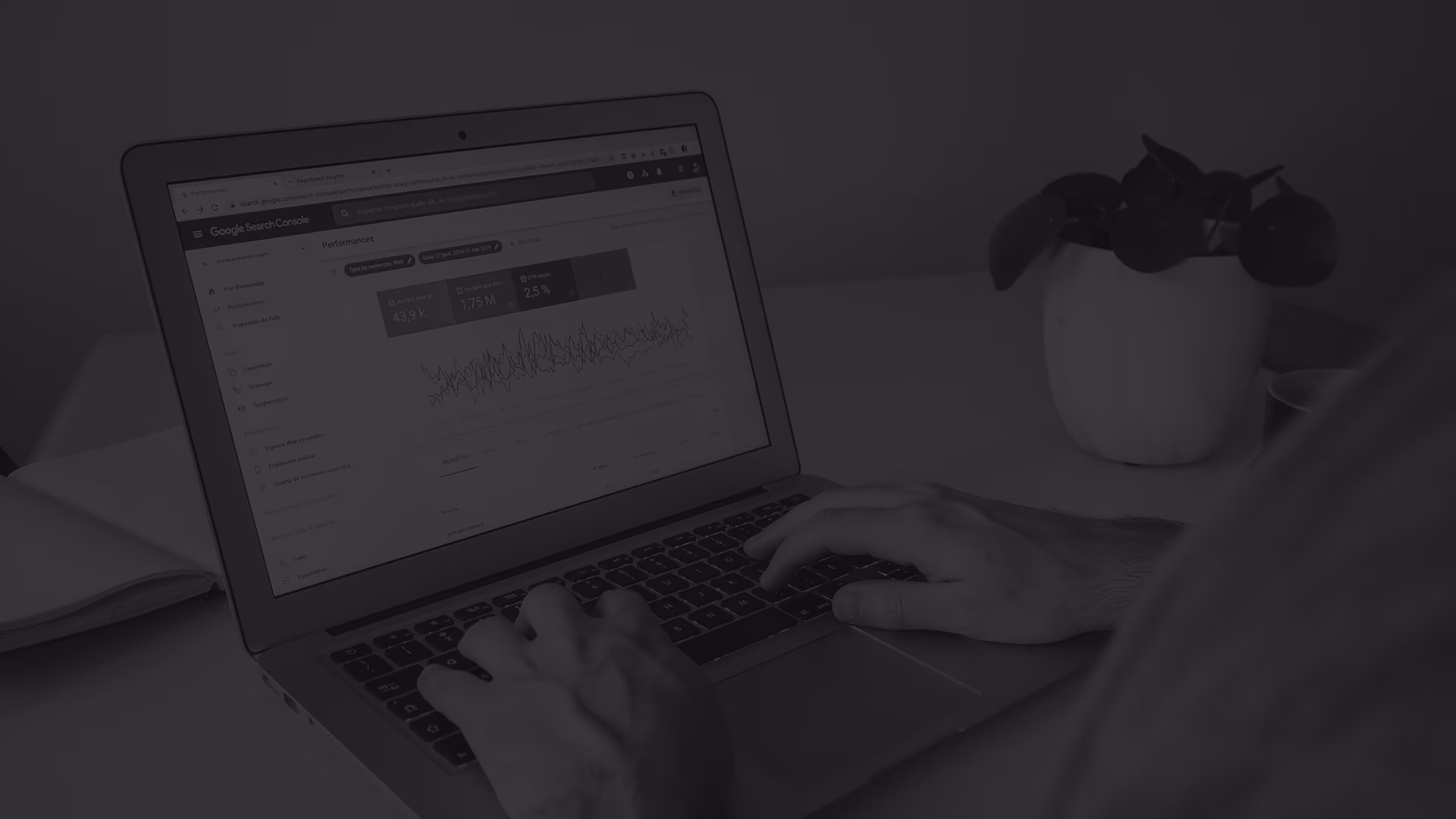 Eine Person im Google Tag Manager, welche die SEA-Leistung verwaltet