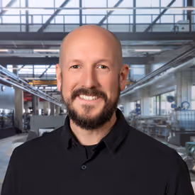 Ein Portrait von Dominik Schweigert