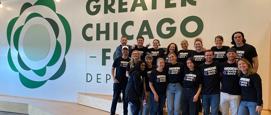 Fooda's Chicago team volunteering at a local food bank
