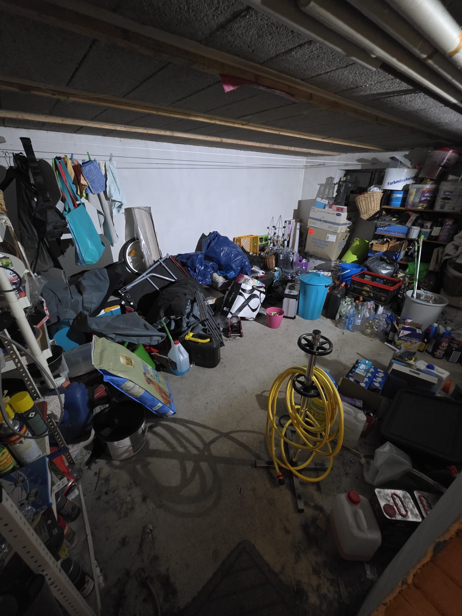 Raum vor der Entrümpelung