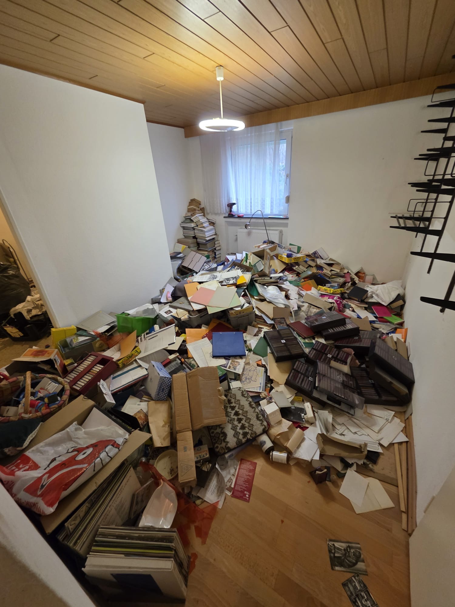 Raum vor der Entrümpelung