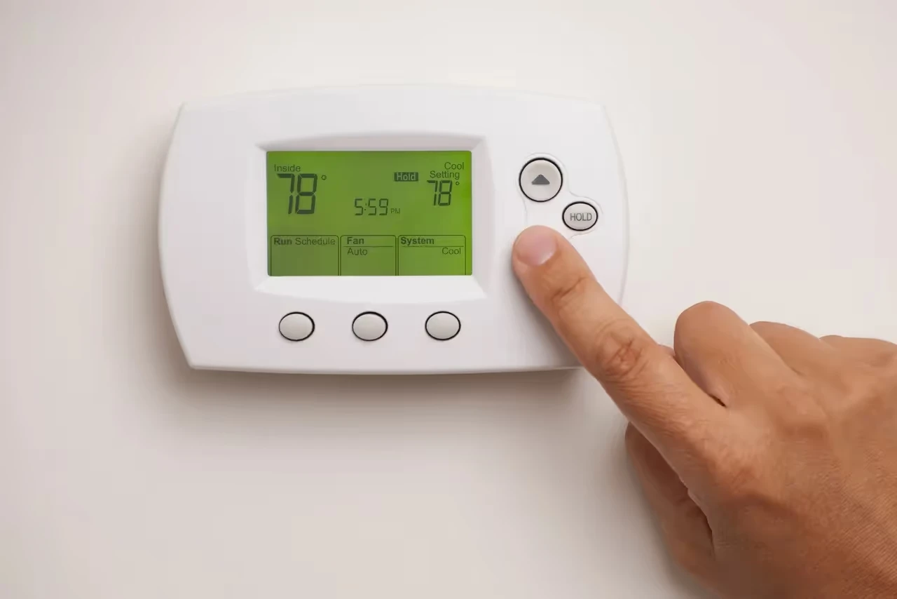 Digital thermostat with finger adjusting temperature settings