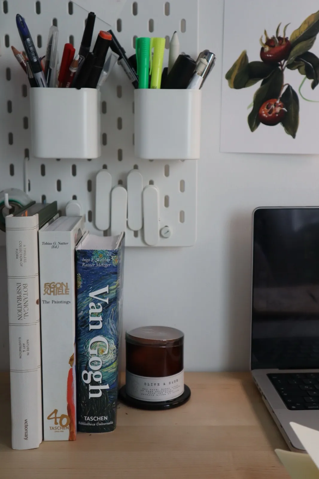 清楚可見的工作桌收納，示範適合 ADHD 的低阻力視覺化環境